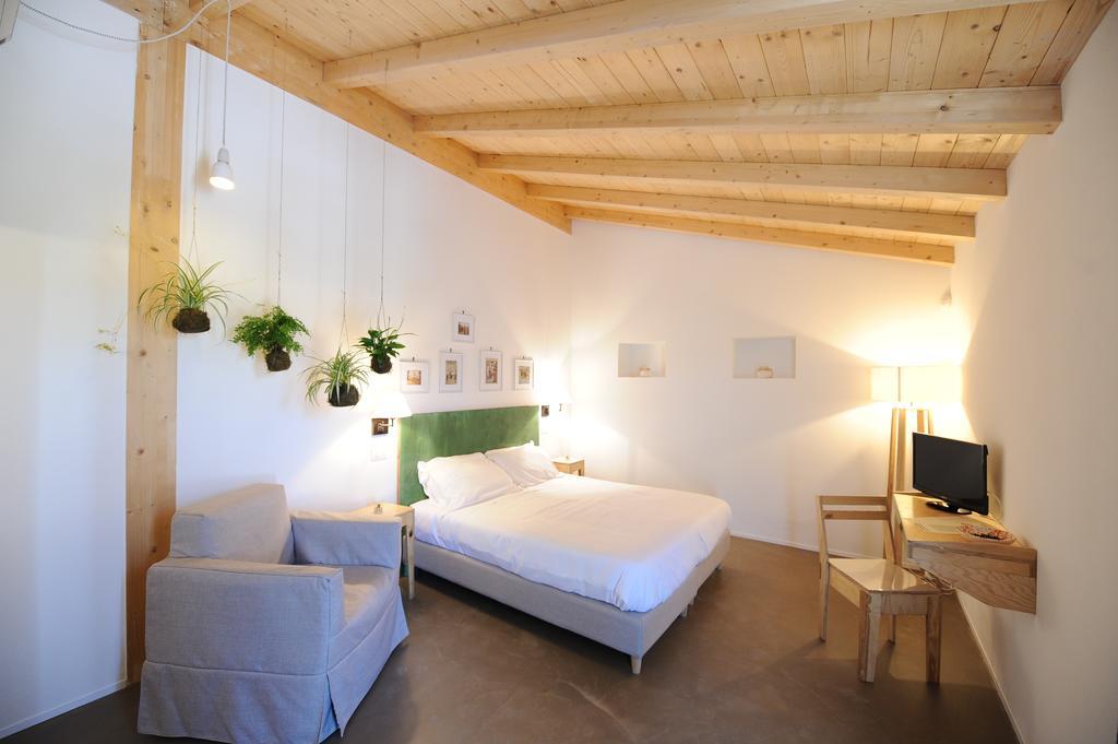 Montegusto Bed & Breakfast Кастел дел Монте Стая снимка